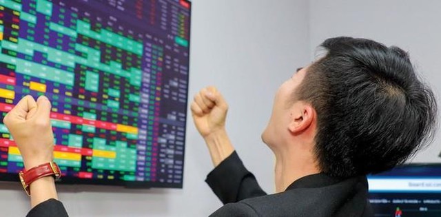 Kịch bản tích cực VN-Index có thể lên 1.800 điểm, công ty chứng khoán điểm tên 3 nhóm cổ phiếu "hot" dự báo hưởng lợi trong nửa cuối năm 2025